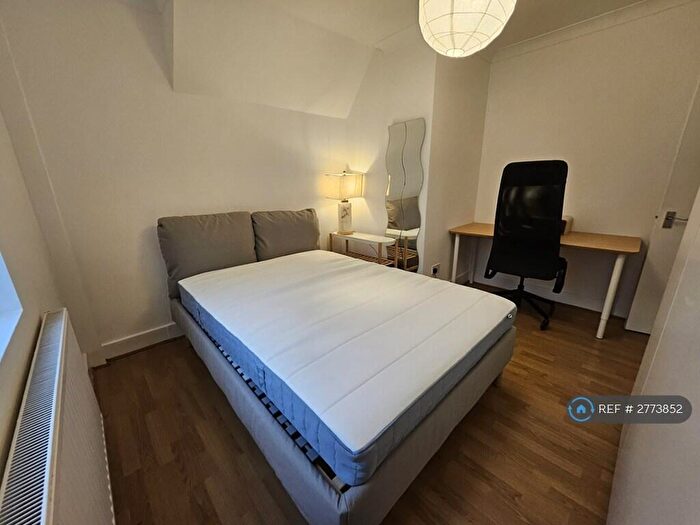 2 Bedroom Flat To Rent In High Street, London, E17