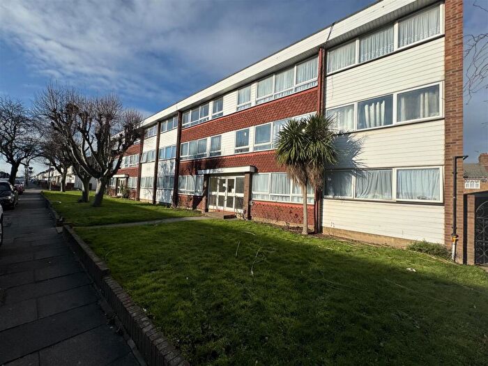 2 Bedroom Apartment To Rent In Waylands Court, Ilford, IG1