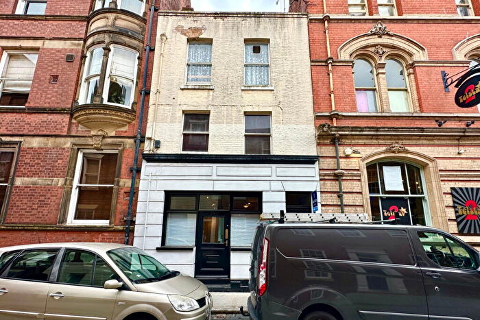 3 Bedroom Town House For Sale In Bowlalley Lane, Hull, HU1