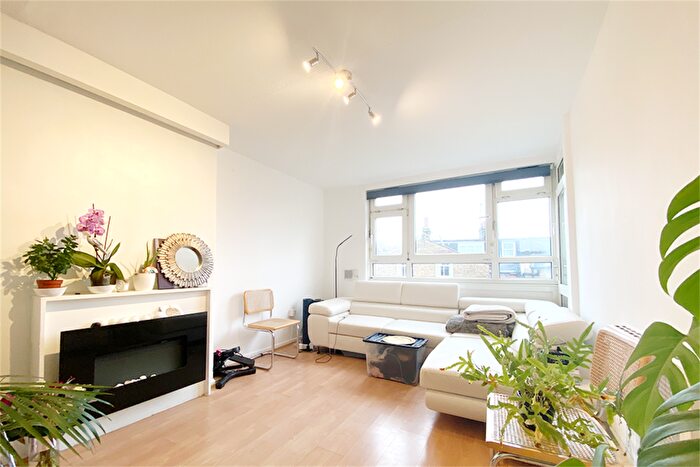 3 Bedroom Maisonette To Rent In Searles Close, SW11