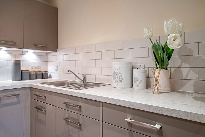 1 Bedroom Flat For Sale In Leatherhead Road, Ashtead, Surrey, KT21