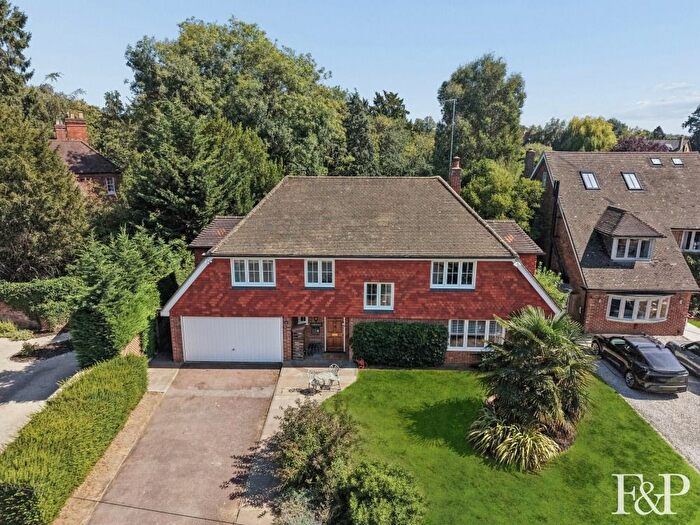 4 Bedroom Detached House For Sale In Vicarage Close, Cookham, SL6