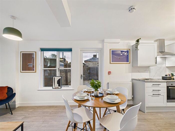 4 Bedroom Flat To Rent In Pulteney Road, Bath, BA2