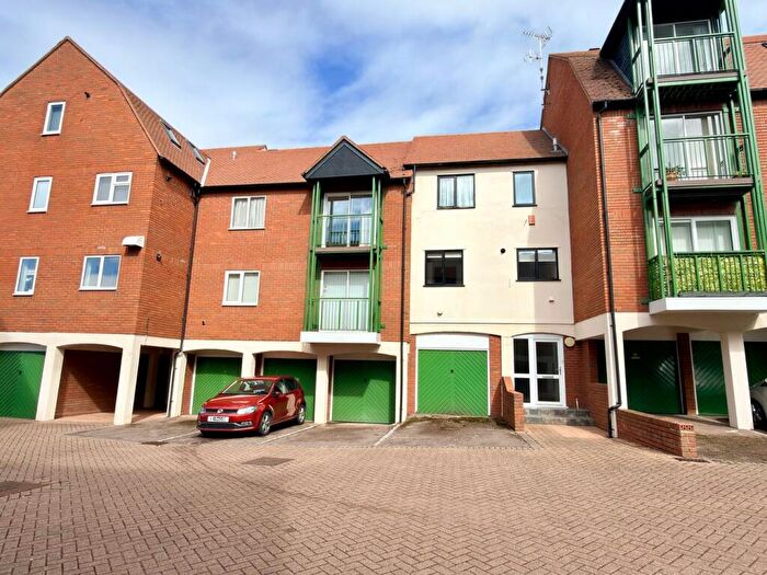 2 Bedroom Apartment For Sale In Priors Court, Back Of Avon, Tewkesbury, GL20