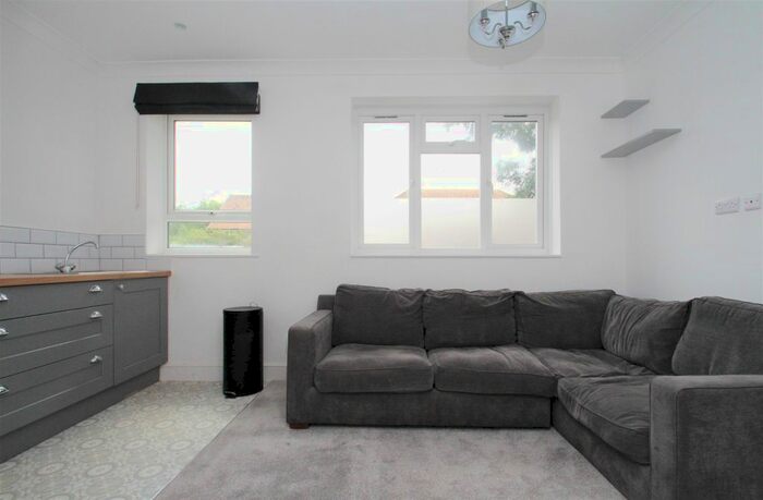 1 Bedroom Flat To Rent In St. Michaels Road, Worthing, BN11