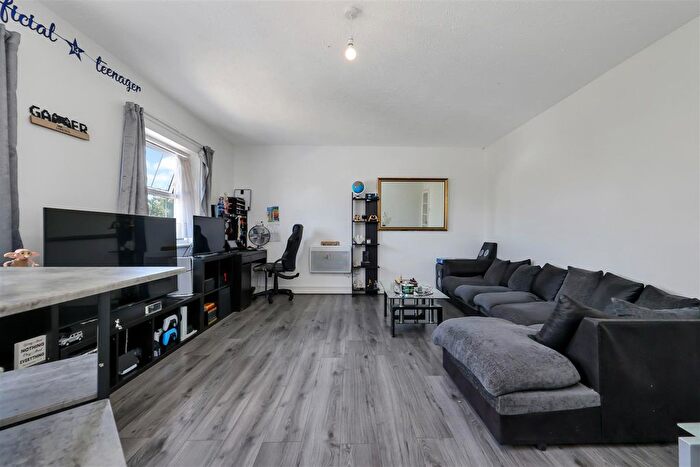 2 Bedroom Flat For Sale In Harston Drive, Enfield, EN3
