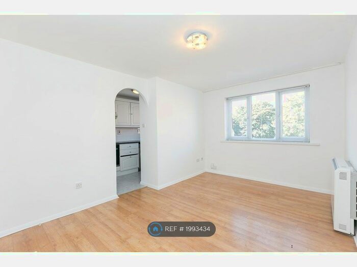 1 Bedroom Flat To Rent In Plowman Close, London, N18