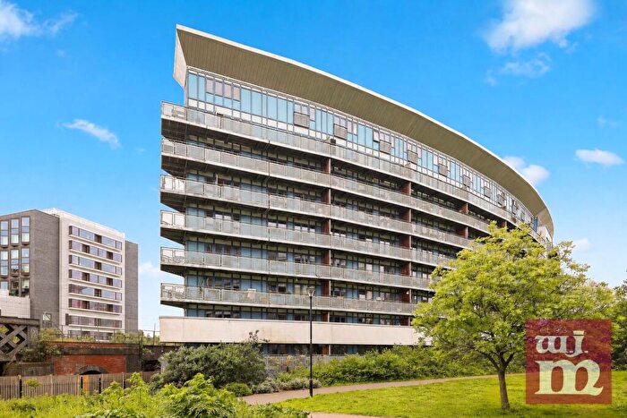 1 Bedroom Flat To Rent In Leamore Court, Bethnal Green, E2