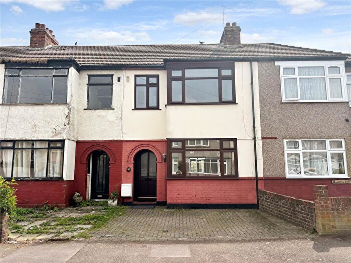 3 Bedroom Terraced House To Rent In James Avenue, Dagenham, Essex, RM8