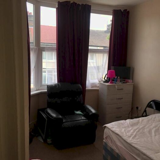 Studio To Rent In Charlemont Road, London, E6