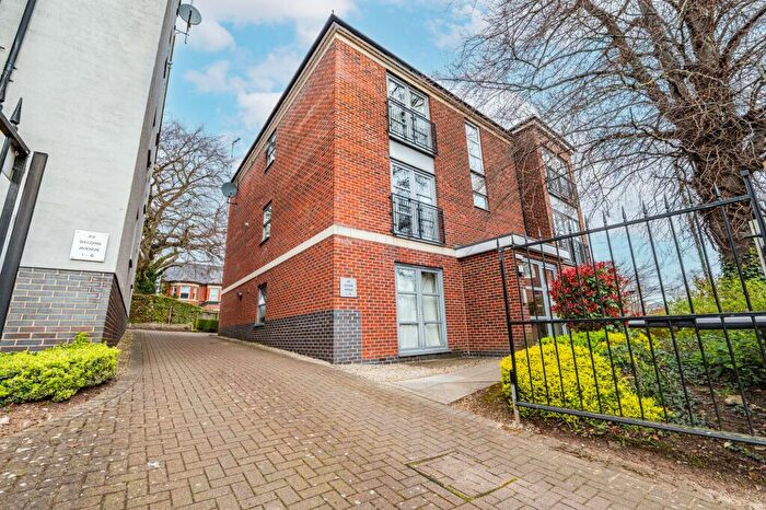 2 Bedroom Flat For Sale In Second Avenue, Nottingham, NG7
