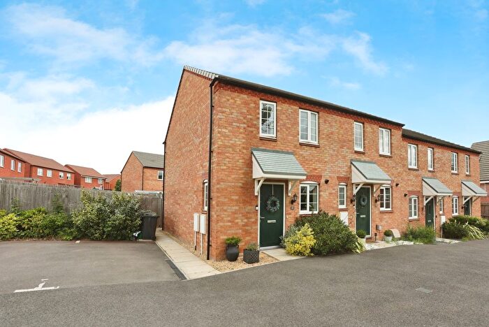 2 Bedroom End Of Terrace House For Sale In Robinson Close, Edwalton, Nottingham, NG12