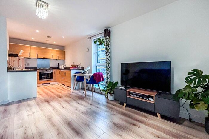 2 Bedroom Flat For Sale In Guildford Road, Woking, GU22