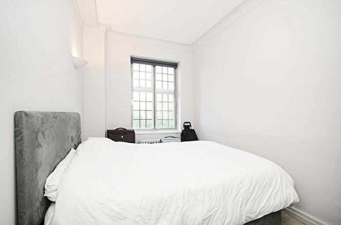 2 Bedroom Flat To Rent In Wellington Road, St John's Wood, London, NW8