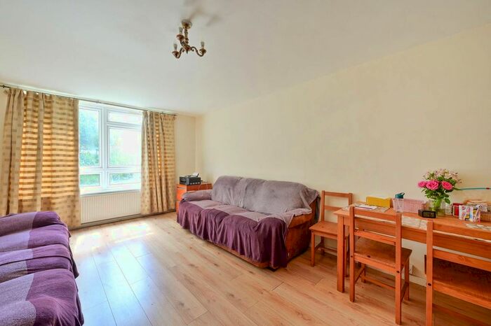 2 Bedroom Flat To Rent In Putney Heath Lane, Putney Heath, London, SW15