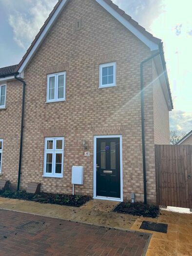 3 Bedroom End Of Terrace House To Rent In Medlar Close, Ely, CB6