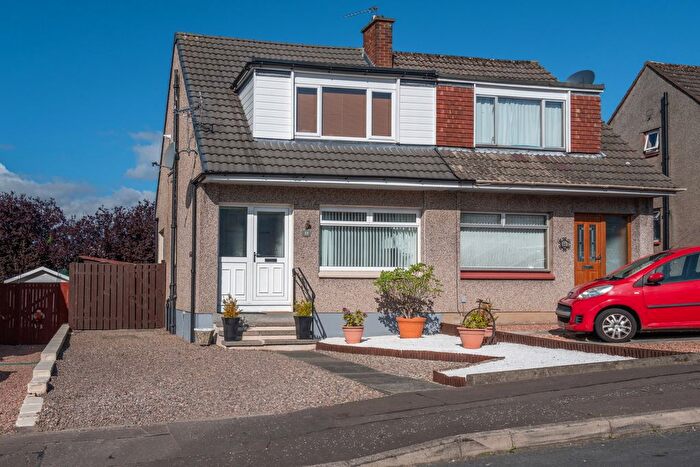 3 Bedroom Semi-Detached House For Sale In Kilspindie Crescent, Kirkcaldy, KY2