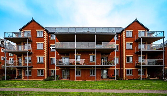 2 Bedroom Flat For Sale In Douglas Avenue, Exmouth, EX8