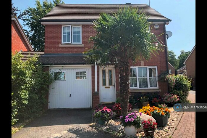 3 Bedroom Detached House To Rent In Porthallow Close, Orpington, BR6
