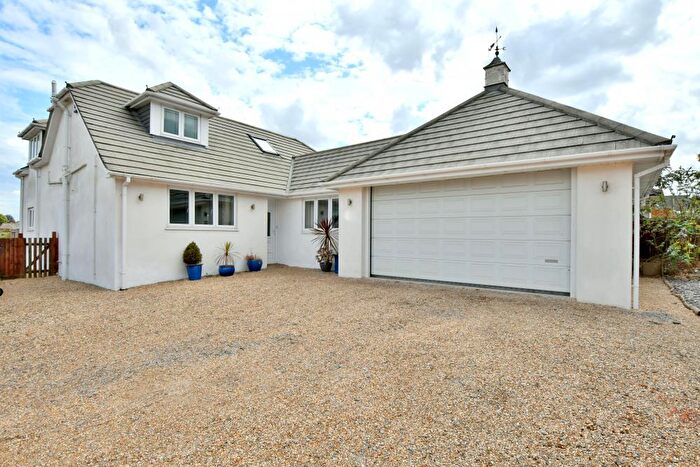 4 Bedroom Detached House For Sale In Wareham Road, Corfe Mullen, BH21