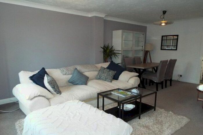 3 Bedroom Flat To Rent In Shearman Place, Cardiff CF11