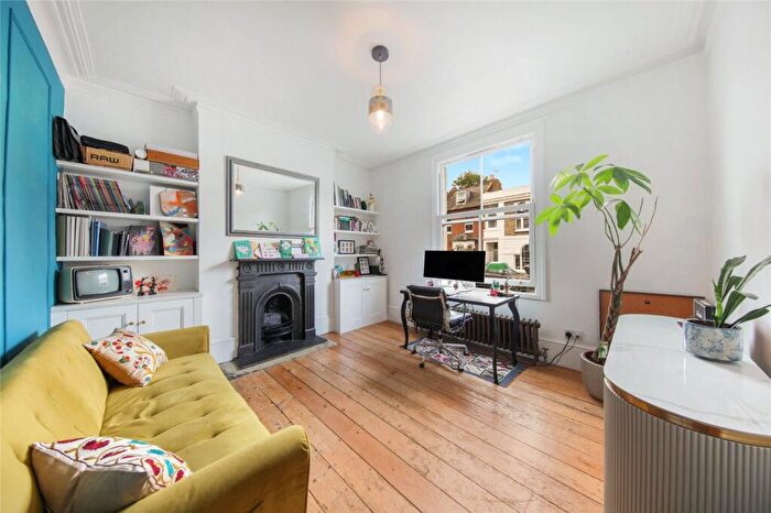 3 Bedroom House For Sale In Calverley Grove, London, N19