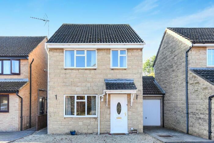 3 Bedroom Link Detached House To Rent In Thorney Leys, Witney, OX28