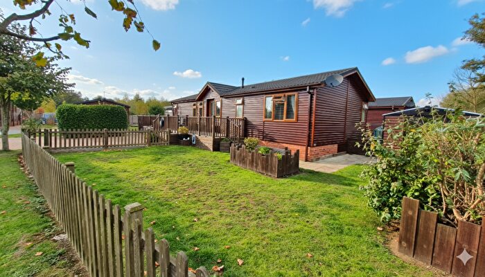 2 Bedroom Park Home For Sale In Lagoon Lodges, Tallington Lakes, Stamford, PE9