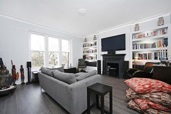 2 Bedroom Flat To Rent In Granville Mansions, London, W12