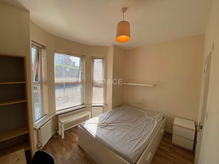 1 Bedroom Terraced House To Rent In College Road, Reading, RG6