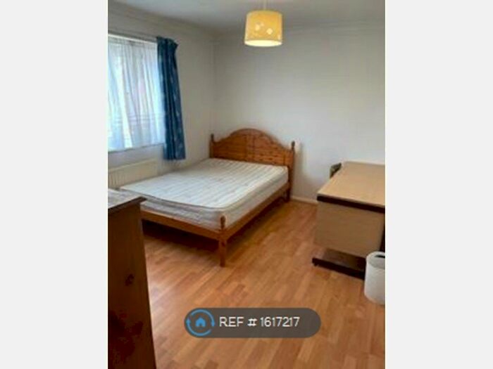 3 Bedroom Flat To Rent In Scarfe Way, Colchester, CO4