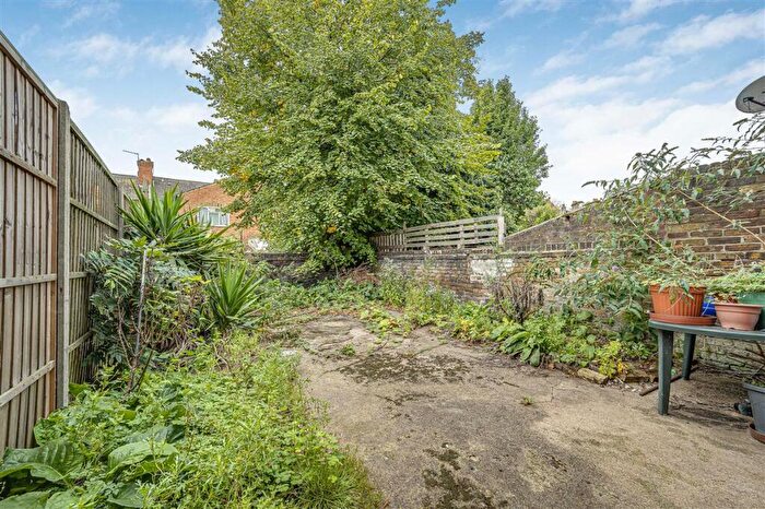 1 Bedroom Flat For Sale In Buckingham Road, NW10