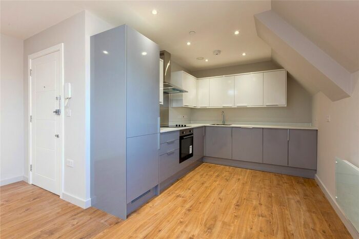 2 Bedroom Flat To Rent In Calverley Road, Tunbridge Wells, Kent, TN1