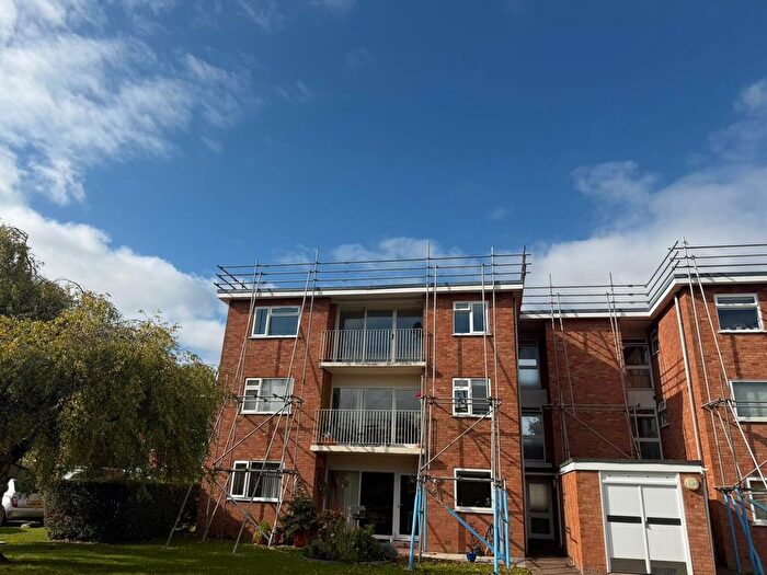 2 Bedroom Flat To Rent In Ferndown Close, Taunton, TA1