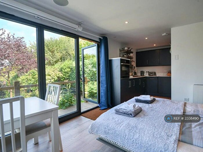 4 Bedroom Semi-Detached House To Rent In Queen Street, Colyton, EX24