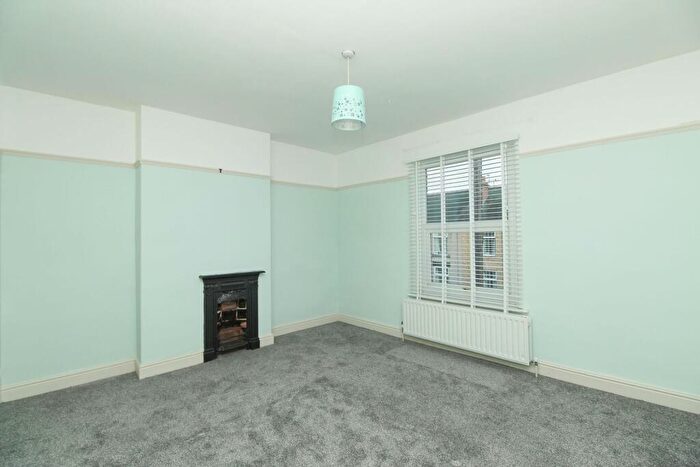 2 Bedroom End Of Terrace House To Rent In Old Hall Road, Chesterfield, S40