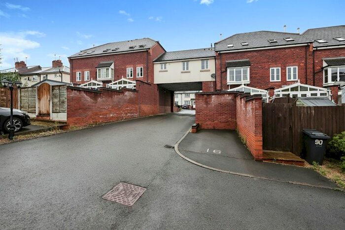 2 Bedroom Flat For Sale In George Road, Halesowen, B63