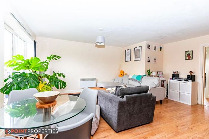 2 Bedroom Flat To Rent In Apartment, - Berwick Street, L6