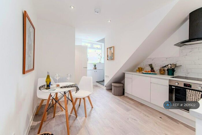 1 Bedroom Flat To Rent In Hunters Lane, Oldham, OL1