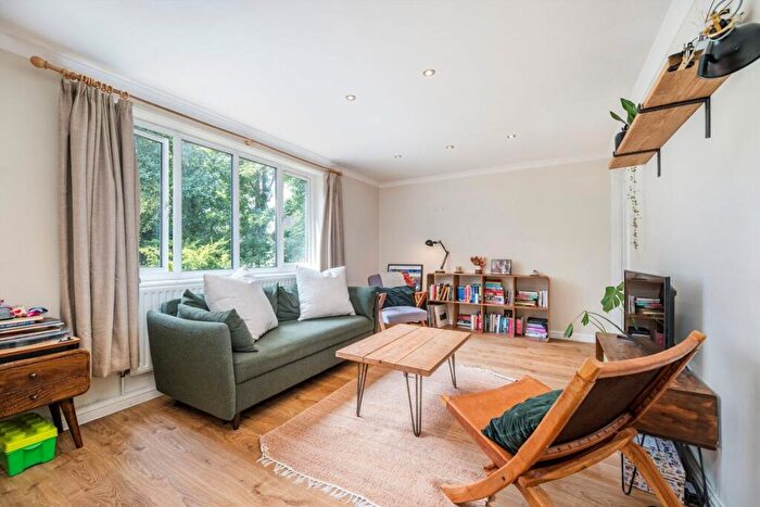 2 Bedroom Flat For Sale In Caledonian Road, Islington, N7