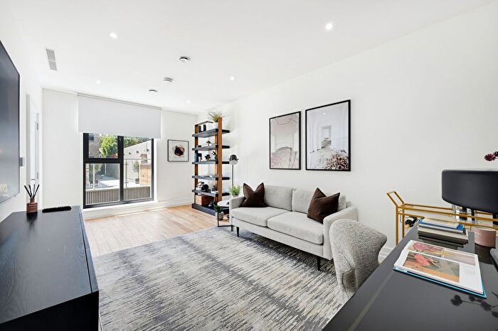 4 Bedroom Detached House To Rent In Rosemont Road, London, W3