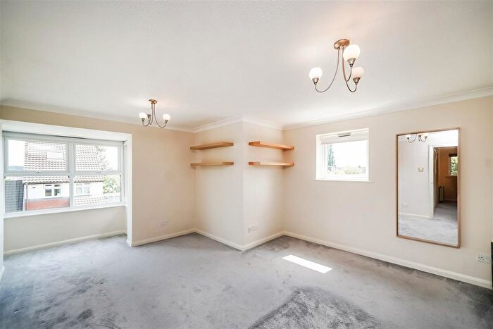 2 Bedroom Flat To Rent In Beatrice Court, Buckhurst Hill, IG9