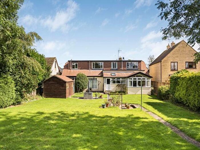 4 Bedroom Detached Bungalow For Sale In Park Close, Kirtlington, OX5