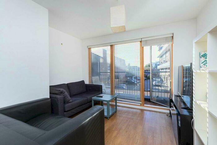 2 Bedroom Flat To Rent In Mildmay Avenue, Newington Green, N1