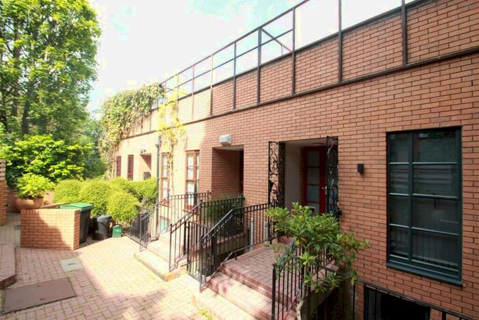 4 Bedroom House To Rent In Hill Gate Walk, Highgate, N6