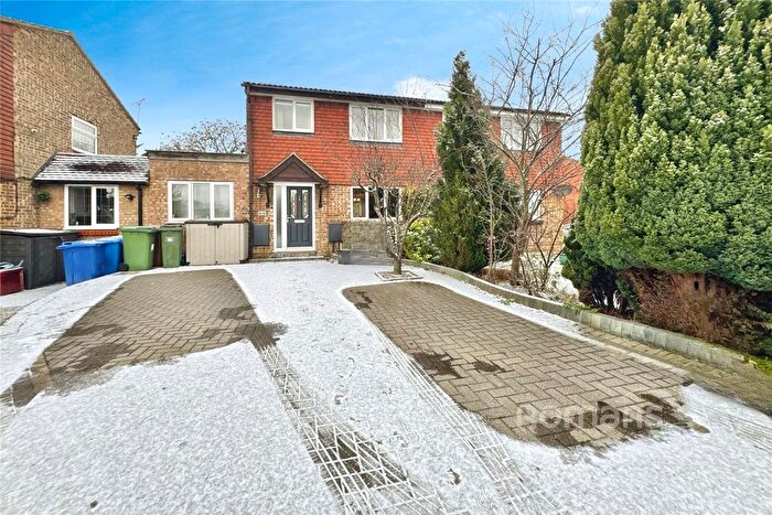 3 Bedroom Semi Detached House For Sale In Wargrove Drive, College Town, Sandhurst, GU47