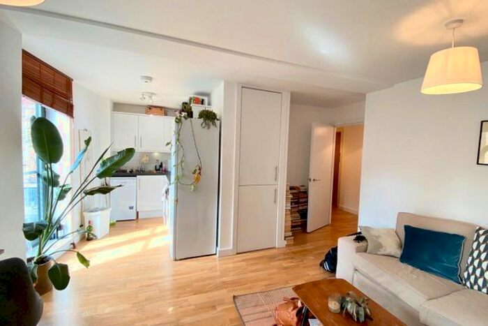 1 Bedroom Flat To Rent In Comber Grove, Camberwell, SE5