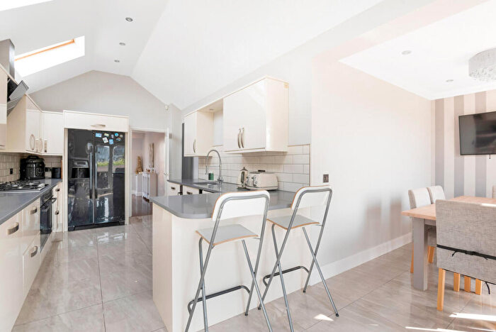 4 Bedroom Semi-Detached Bungalow For Sale In Albany Close, Bexley, DA5