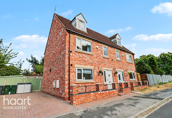 3 Bedroom Semi-Detached House For Sale In Hund Oak Drive, Hatfield. Doncaster, DN7