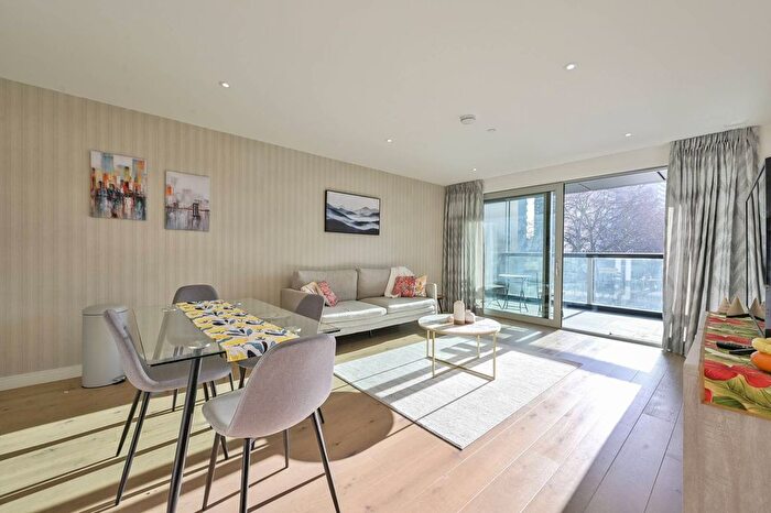 1 Bedroom Flat To Rent In Buckhold Road, Putney, London, SW18